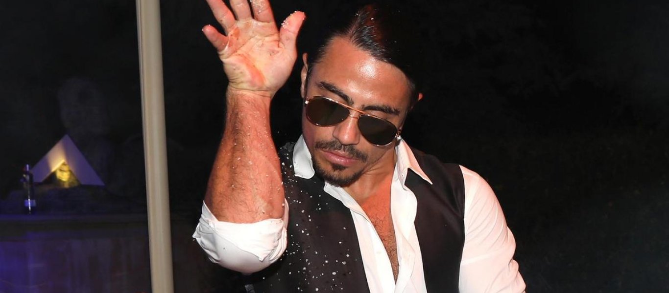 Ο Τούρκος σεφ «Salt Bae» στα δικαστήρια – Πρώην υπάλληλός του τον κατηγορεί ότι έκλεβε τα…φιλοδωρήματά του