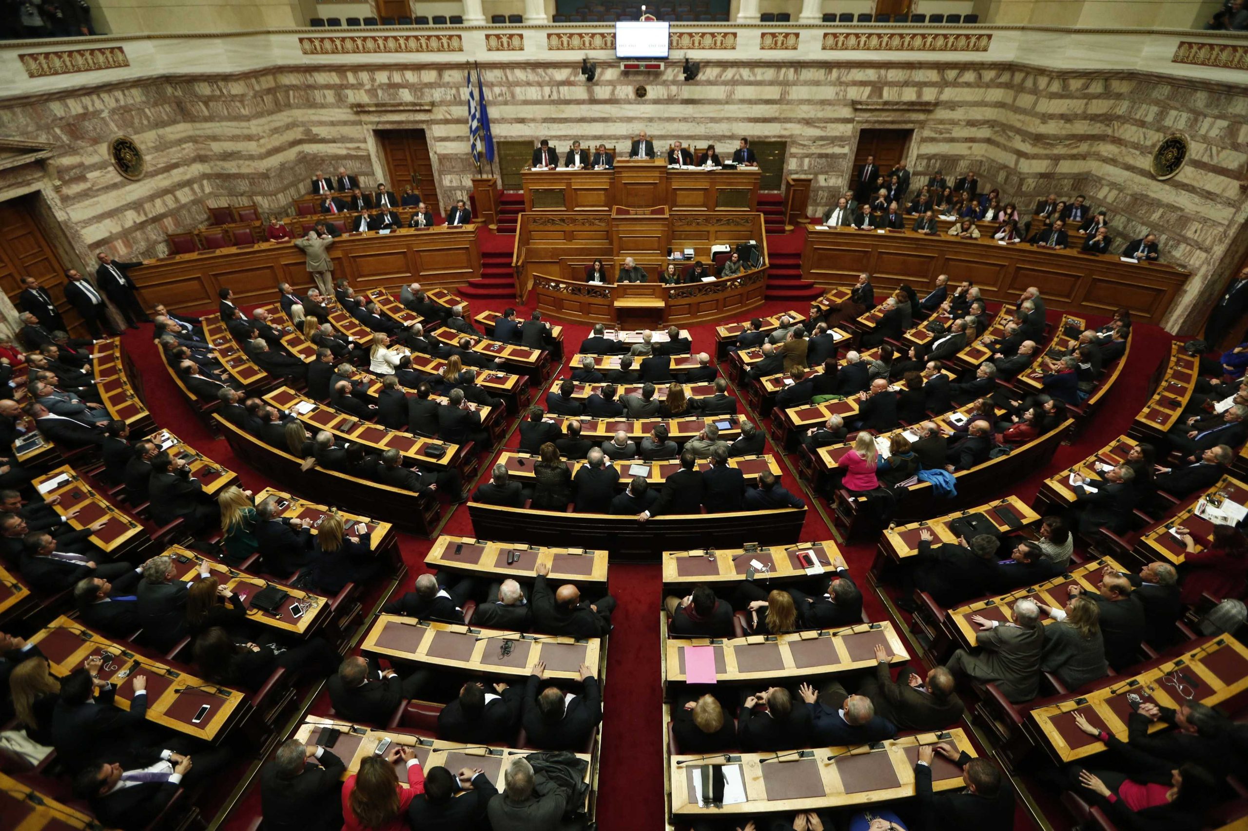Βουλή: Ψηφίστηκε το νομοσχέδιο για τις προσλήψεις των εκπαιδευτικών