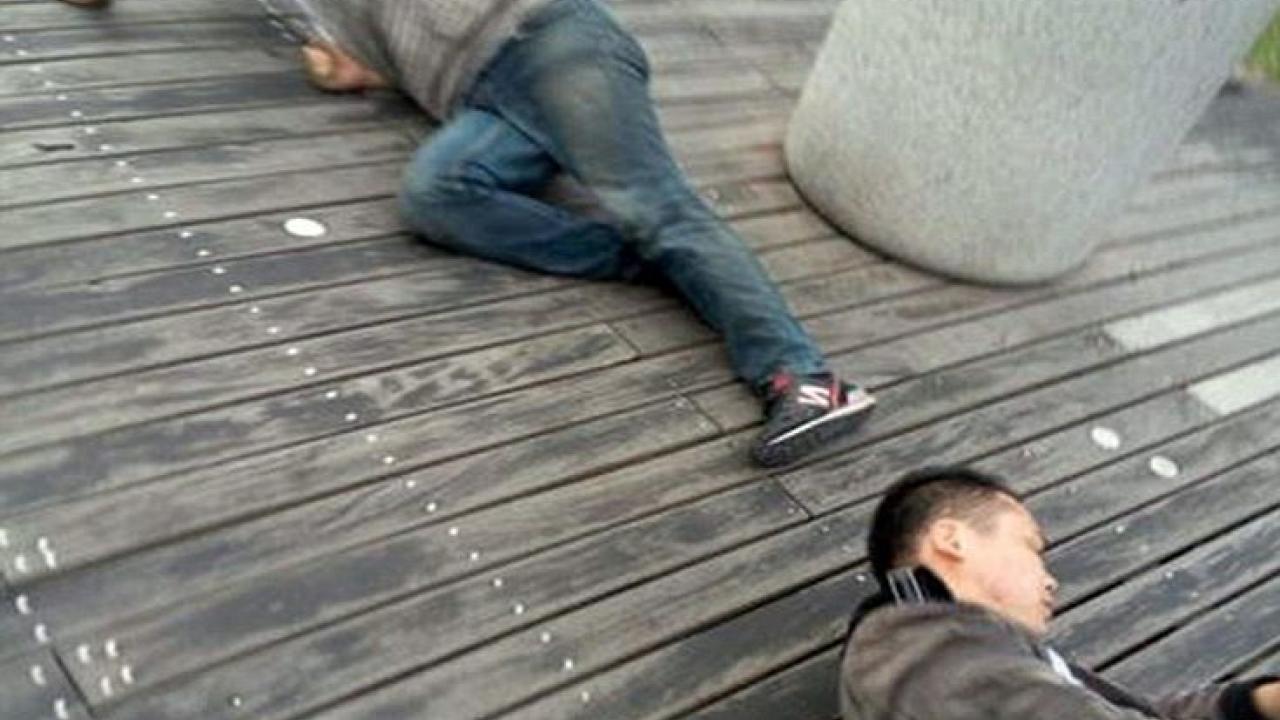 Κινεζική εταιρεία έβαλε εργαζομένους να περπατήσουν στα «4» επειδή δεν πέτυχαν τους στόχους στις πωλήσεις (βίντεο)