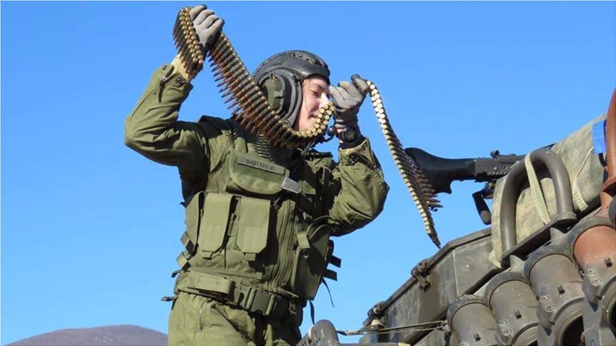 Ξάνθη: Γυναίκα ουλαμαγός ανθυπίλαρχος εκτελεί βολές αρμάτων μάχης (φωτο)