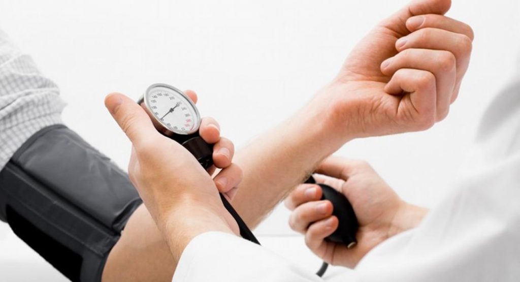 Δείτε τι πρέπει να κάνετε αν δε μειώνεται η πίεσή σας