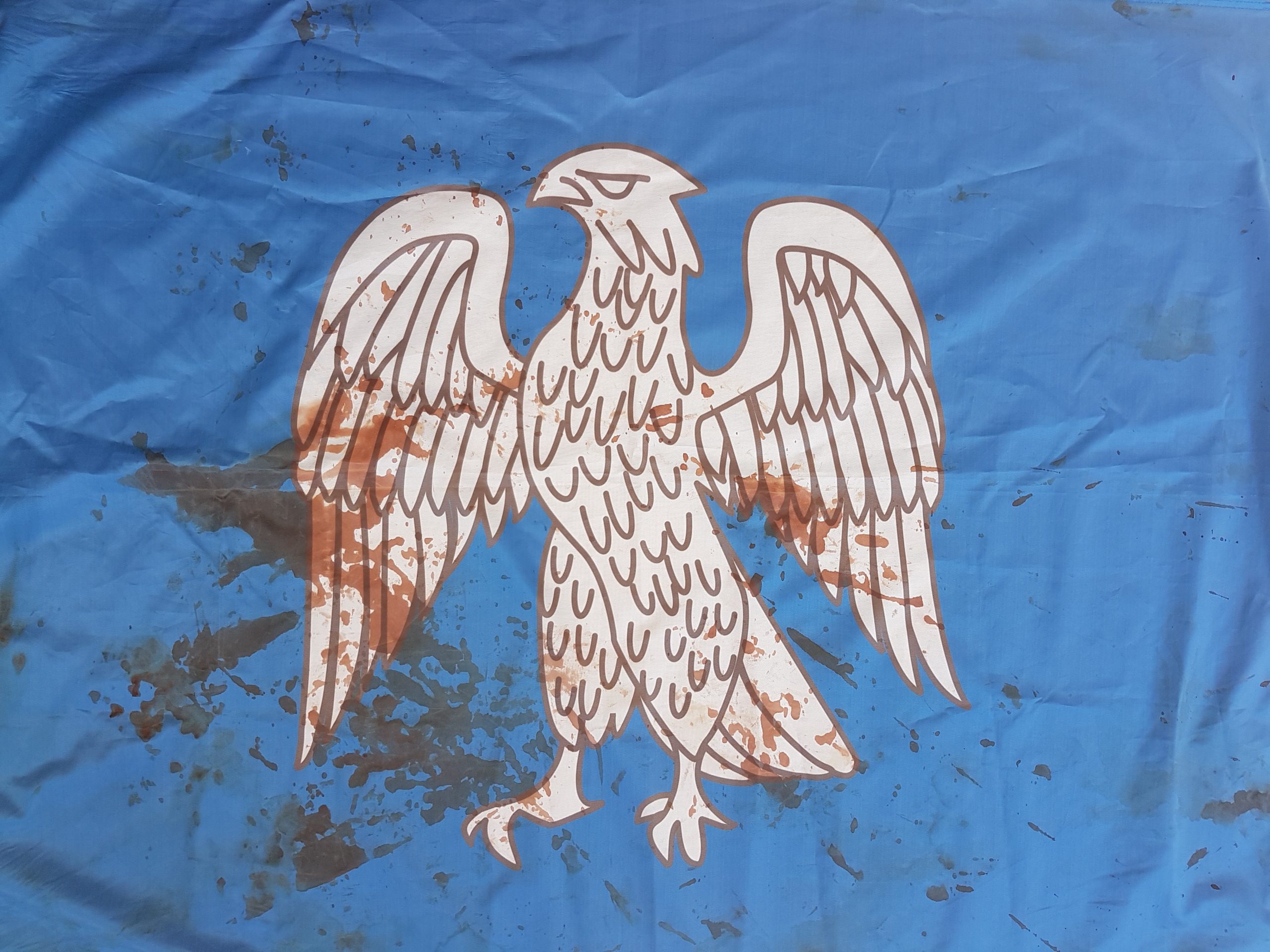 Η ματωμένη σημαία του Πισοδερίου στο συλλαλητήριο στο Σύνταγμα