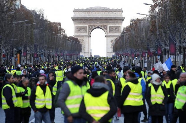 Πάνω από 84.000 «κίτρινα γιλέκα» στους δρόμους της Γαλλίας