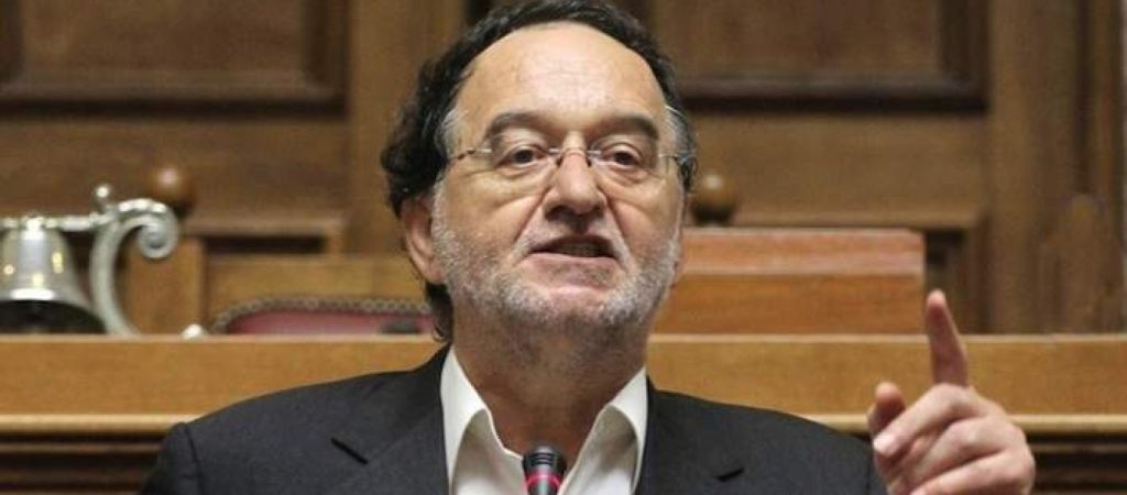 Π. Λαφαζάνης: «Η Δημοκρατία έχει γίνει κουρελόχαρτο»