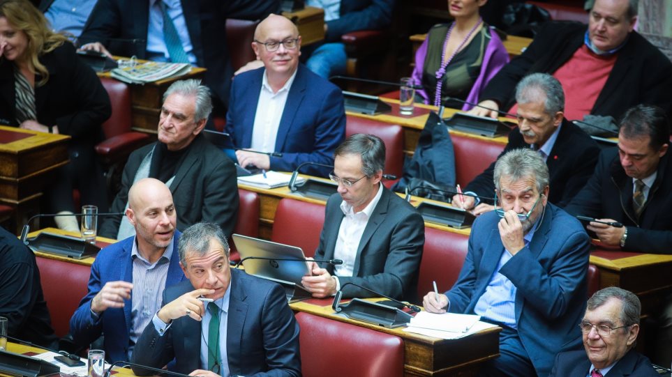 Κοινοβουλευτικό «μπάχαλο»: Τα σενάρια έπειτα από ενδεχόμενη διάλυση του Ποταμιού