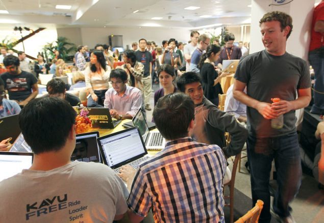 Ετσι είναι να δουλεύεις στο Facebook: Σκέτη κόλαση, με κατσάδες και ατμόσφαιρα αίρεσης (φώτο)