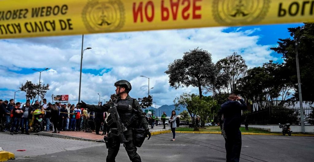 Κολομβία: Χιλιάδες πολίτες διαδήλωσαν κατά της τρομοκρατίας μετά την επίθεση στην Μπογκοτά