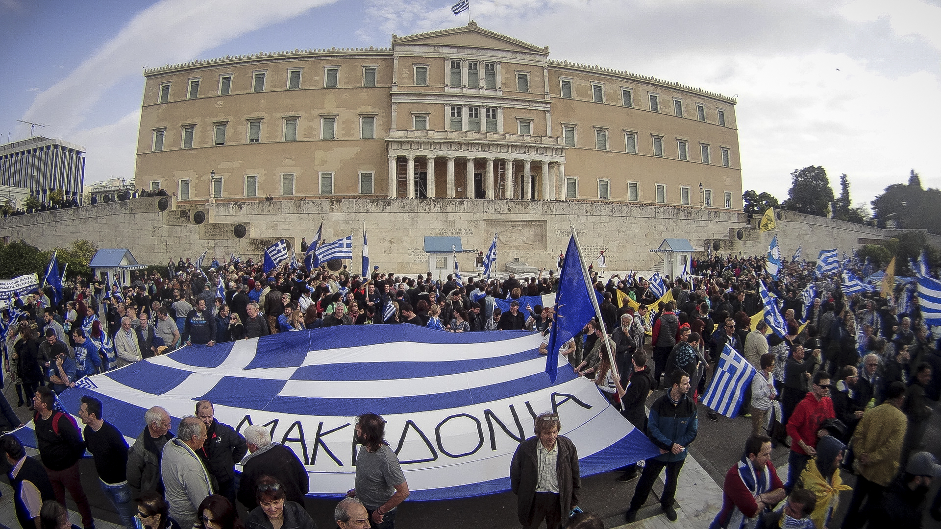 Η Θεσσαλονίκη… «κατεβαίνει» στο συλλαλητήριο της Αθήνας- Η αναχώρηση των πούλμαν (βίντεο)