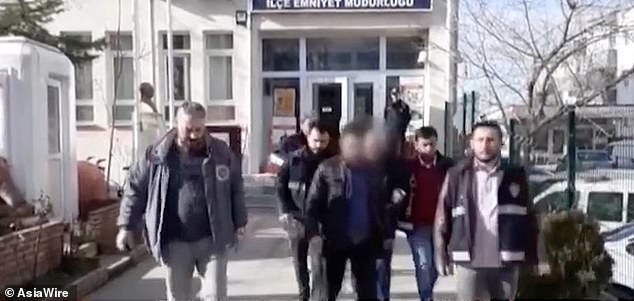 Γνωστός Τούρκος σουβλατζής στραγγάλισε και τεμάχισε την κόρη του (φωτο)