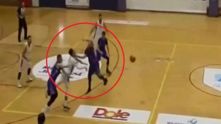 Σοκαριστικό βίντεο: Παίκτης κινδυνεύει να χάσει την όρασή του από γροθιά σε αγώνα Β’ εθνικής