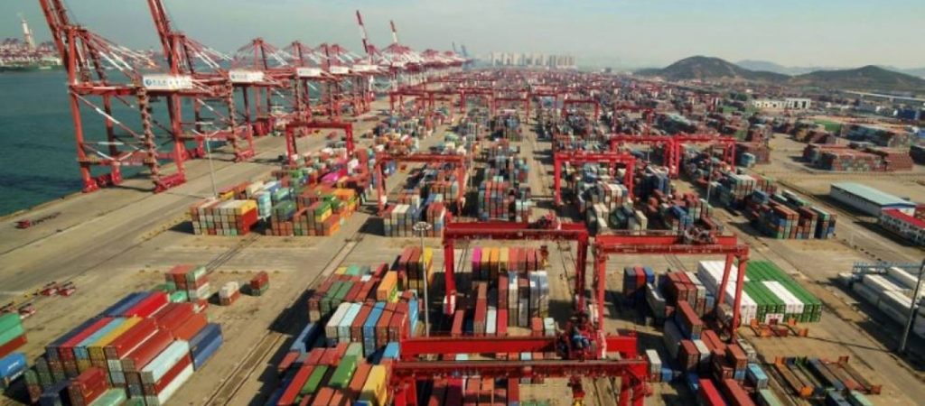 Επιβραδύνθηκε η κινεζική οικονομία λόγω του εμπορικού πολέμου με τις ΗΠΑ