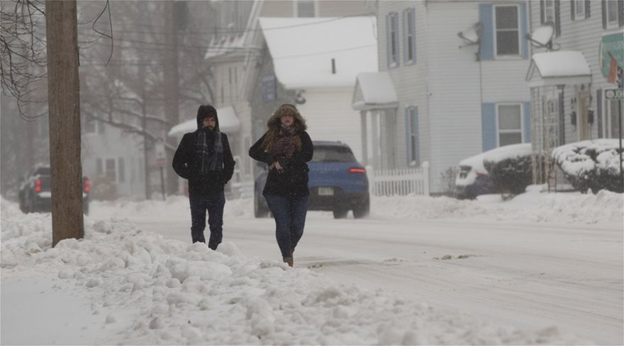 ΗΠΑ: Στην «κατάψυξη» οι Αμερικανοί – Μείον 28 ο υδράργυρος – 12χρονη έχασε την ζωή της όταν καταπλακώθηκε από τον χιονιά