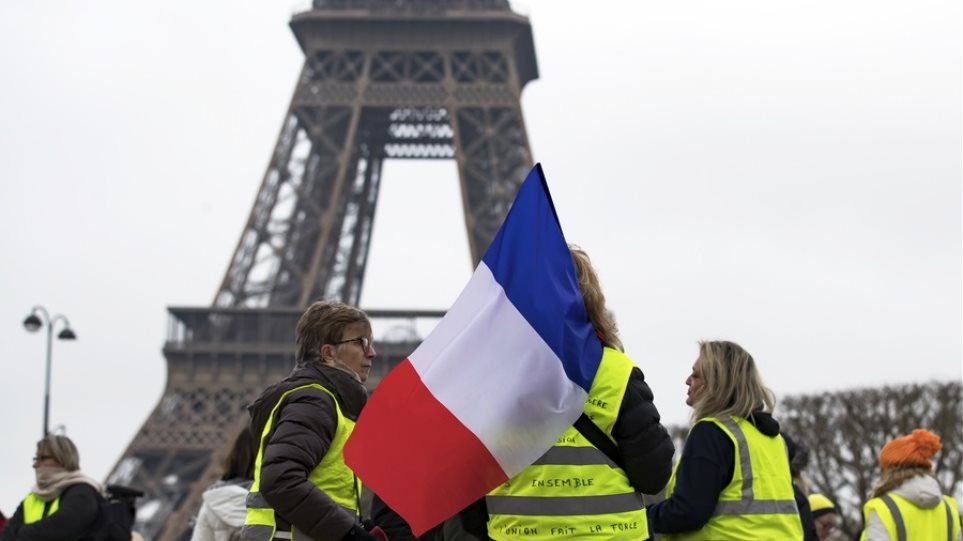 «Κίτρινα γιλέκα κι αστυνόμοι»: Το νέο παιχνίδι των μαθητών στη Γαλλία