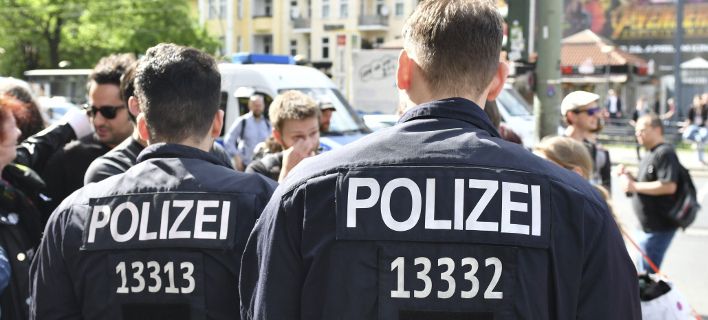 H αστυνομία του Βερολίνου κάνει και προξενιά – Ψάχνει γυναίκα που γοήτευσε ένστολο