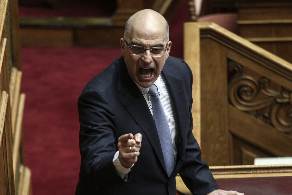 Απίστευτο: Βουλευτές του ΣΥΡΙΖΑ χειροκρότησαν τη ΝΔ στη Βουλή – Από κοινού επίθεση στη Χρυσή Αυγή