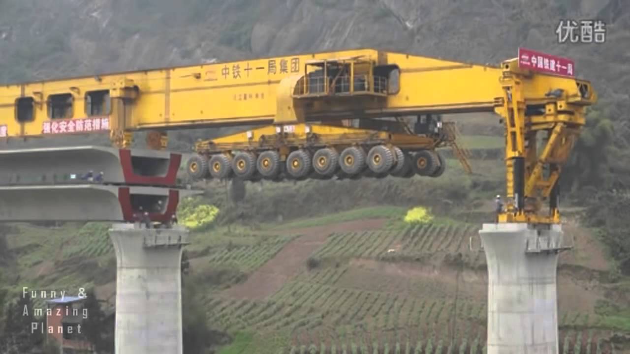 Το κινέζικο υπερμηχάνημα που κάνει την κατασκευή μιας γέφυρας «παιχνιδάκι» (βίντεο)