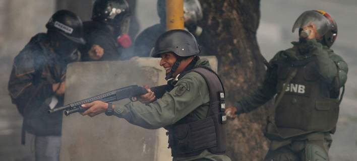 Βενεζουέλα: Άνοιξαν πυρ τα όπλα στους δρόμους – Τουλάχιστον 4 νεκροί σε διαδηλώσεις κατά του Ν. Μαδούρο