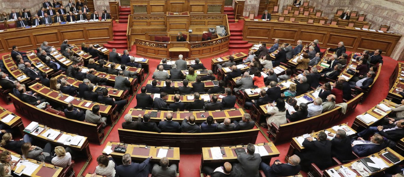 «Δούλεμα» χωρίς τέλος: Το… παλιό Σύνταγμα των Σκοπίων κατέθεσε στη Βουλή η κυβέρνηση!