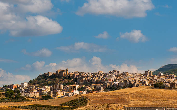 Η μικρή πόλη όπου η αγορά ενός σπιτιού είναι πιο φτηνή από έναν καφέ