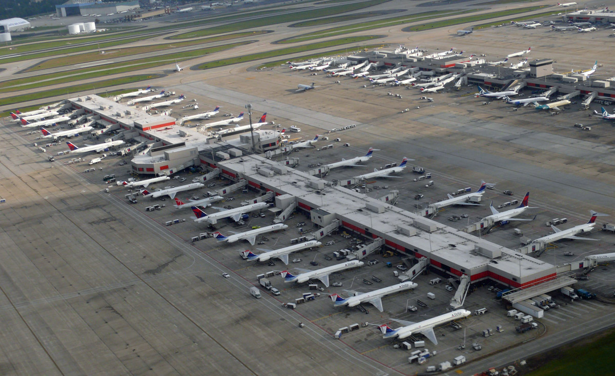 Συναγερμός στο αεροδρόμιο της Ατλάντα: «Πάγωσαν» όλες οι πτήσεις  λόγω ενός απειλητικού tweet