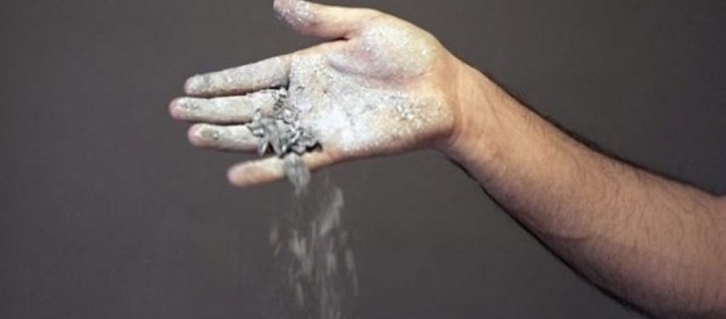 Εσείς πετάτε τη στάχτη από το τζάκι;- Δείτε 11 λόγους που θα σας φανεί χρήσιμη