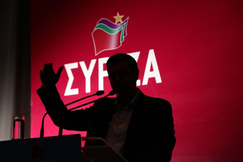 Βίντεο: Το χειροκρότημα των βουλευτών του ΣΥΡΙΖΑ για την εκχώρηση της Μακεδονίας!