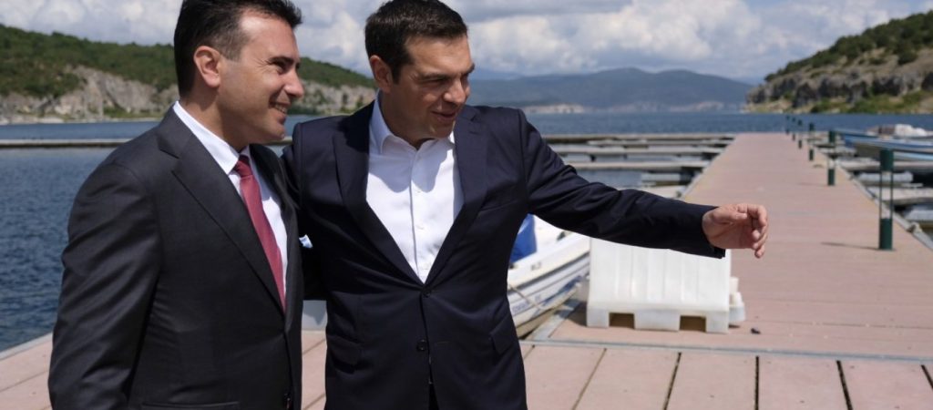 Το όνειδος Τσίπρα-Κοτζιά: ΣΥΡΙΖΑ και… πρόθυμοι ψήφισαν να αποκαλούνται τα Σκόπια «Μακεδονία» στον εθνικό τους ύμνο!