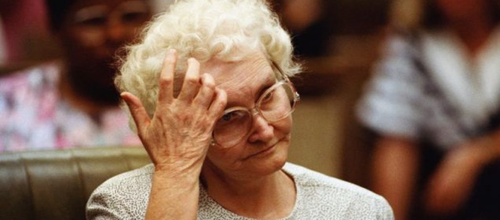 Το σπίτι- νεκροταφείο της Δωροθέας Πουέντε: Η γιαγιά που σκότωνε και έθαβε στον κήπο τους ενοίκους (βίντεο-φωτο)