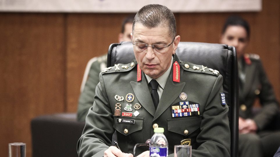 Το αποχαιρετιστήριο μήνυμα του στρατηγού Στεφανή:  «Να υπηρετείς την Πατρίδα αξίζει» (φώτο)