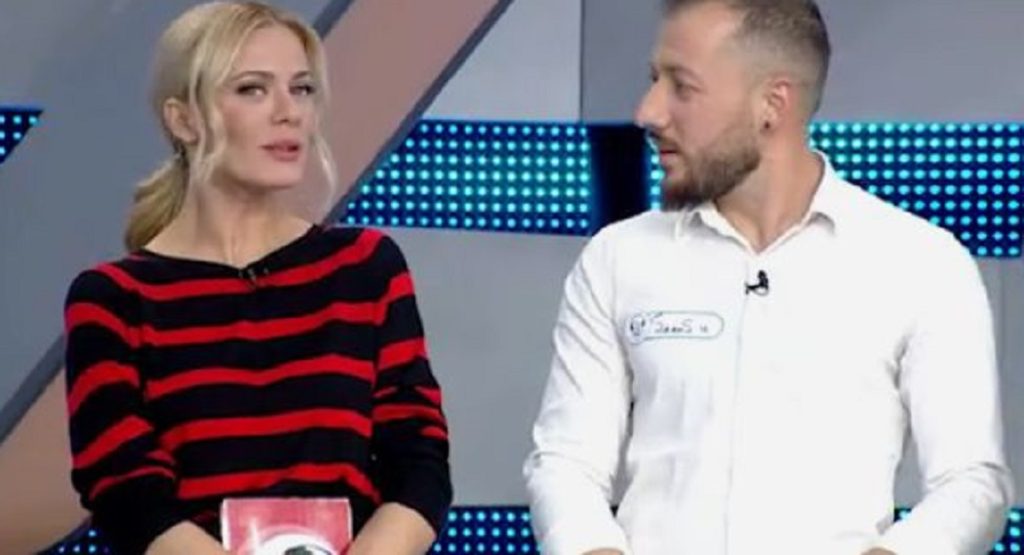 «Τι είναι στη θάλασσα και ασελγεί σε γυναίκες;»: Μας «έκαψε» παίκτης του Ρουκ Ζουκ θέλοντας να περιγράψει το δελφίνι