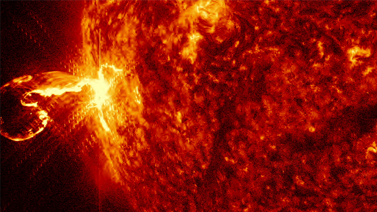 Η γιγαντιαία  ηλιακή έκρηξη του 2012 που κατέγραψαν οι δορυφόροι (βίντεο)