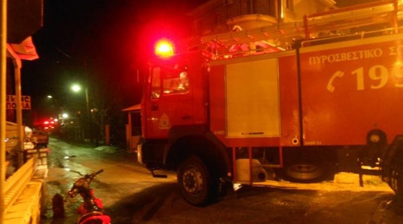 Τραγωδία στην Δραπετσώνα: Φωτιά σε διαμέρισμα – Το «λαμπάδιασαν» τα κεριά που χρησιμοποιούσε επειδή του έκοψαν το ρεύμα