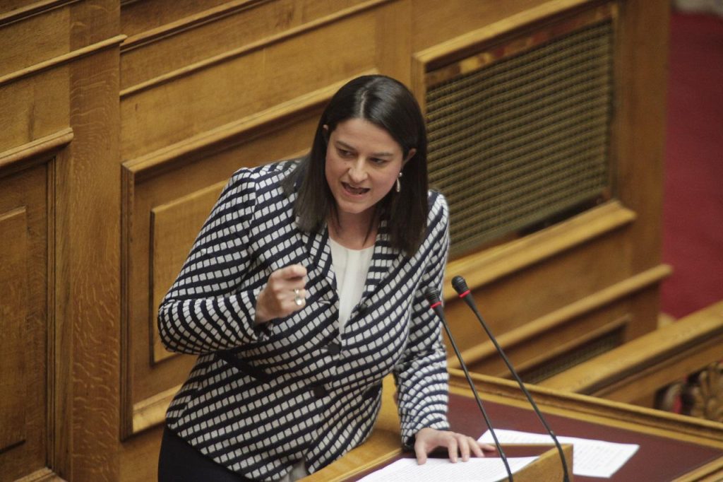 Αιχμές της Ν. Κεραμέως κατά Κ. Γαβρόγλου: «Πρωτοφανής ο διορισμός του Προέδρου της ΑΔΙΠ»