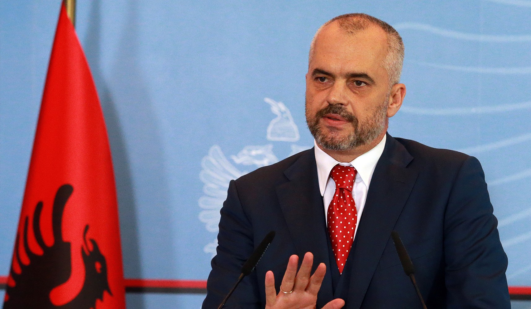 Ο Ε.Ράμα «λαδώνει» αξιωματούχους της ΕΕ και των ΗΠΑ για να έχει την στήριξή τους – Τι αποκαλύπτει Αλβανός αναλυτής