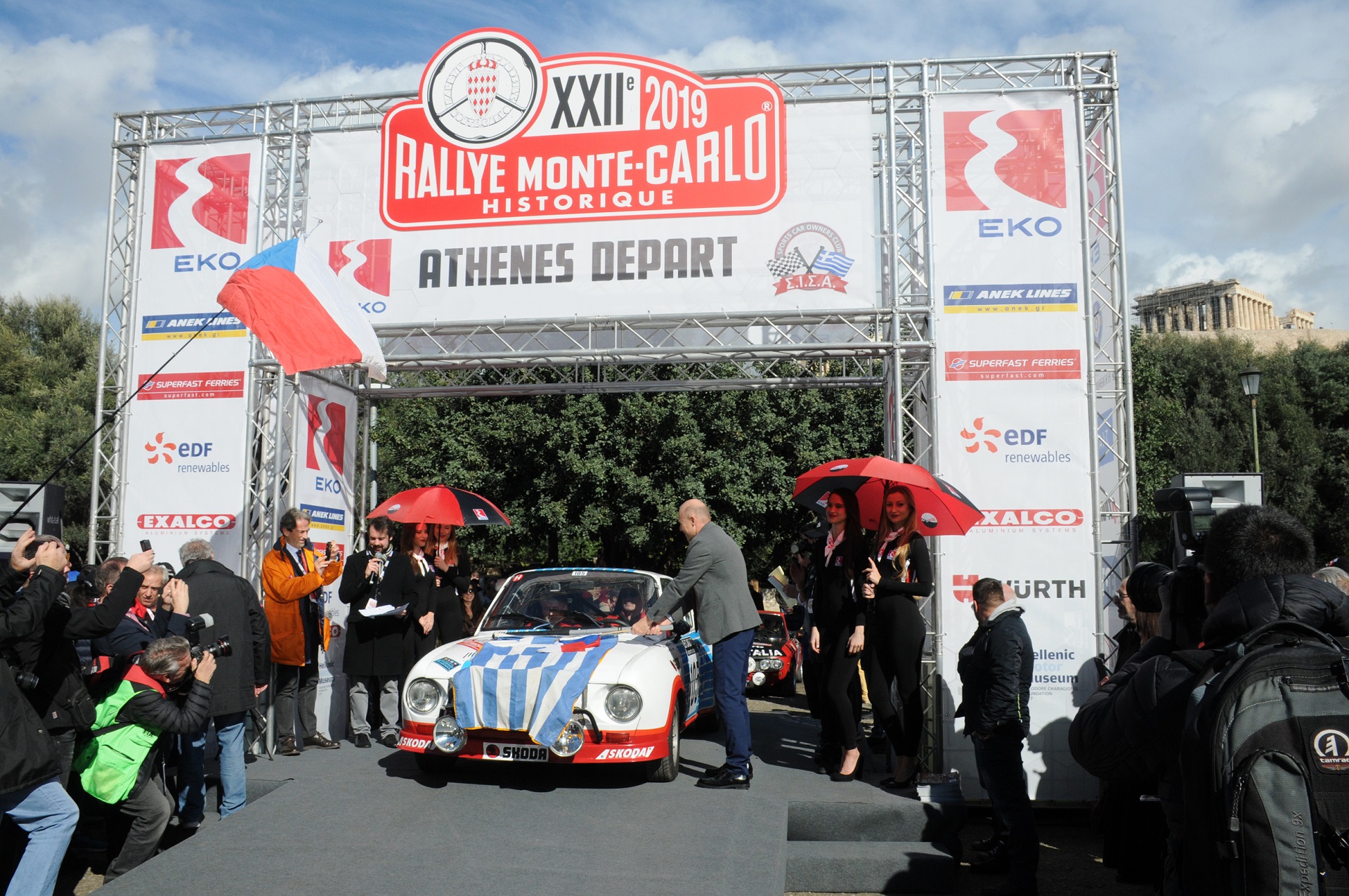 Το SKODA 130 RS του Ιστορικού Ράλι Μόντε Κάρλο πήρε και πάλι εκκίνηση κάτω από τον Ιερό Βράχο της Ακρόπολης