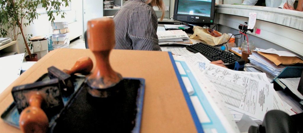 ΣτΕ: Διαξιφισμοί για τα κομμένα δώρα των δημοσίων υπαλλήλων