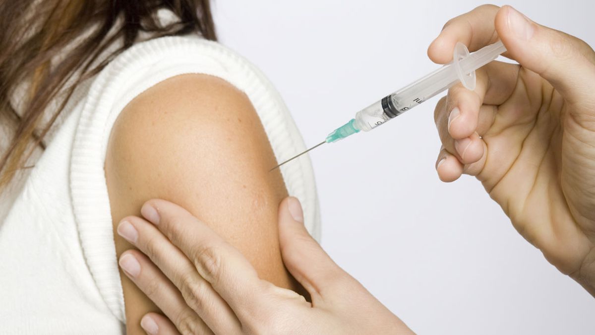 Σε σύγχυση το υπουργείο Υγείας: Κάλεσε τον κόσμο να εμβολιαστεί αλλά δεν υπάρχουν εμβόλια!