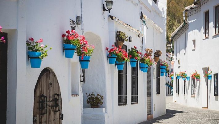 Η πόλη που δεν έχει ανεργία, εγκληματικότητα και αστυνομία και οι κάτοικοι της παίρνουν 1.200 ευρώ μισθό