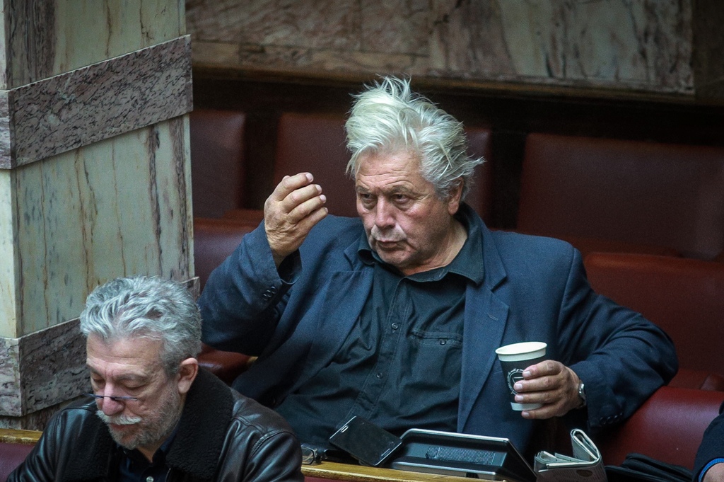 Φωτό: Ο Αρκάς… «ψάχνει» τον ορισμό της ξεφτίλας