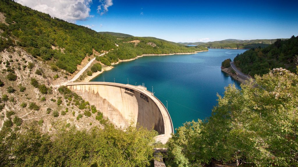 Το μακάβριο μυστικό που βρίσκεται κρυμμένο εδώ και 58 χρόνια στον πυθμένα της ειδυλλιακής λίμνης Πλαστήρα