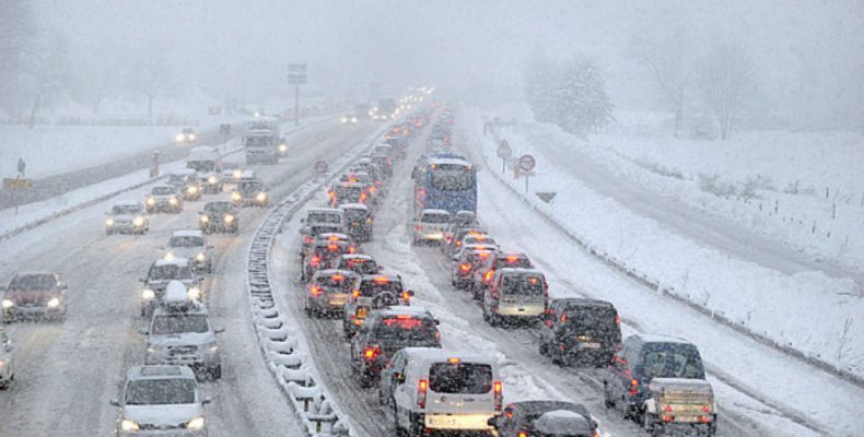 Βόρεια Ιταλία: Παρέλυσε από τις συνεχείς χιονοπτώσεις