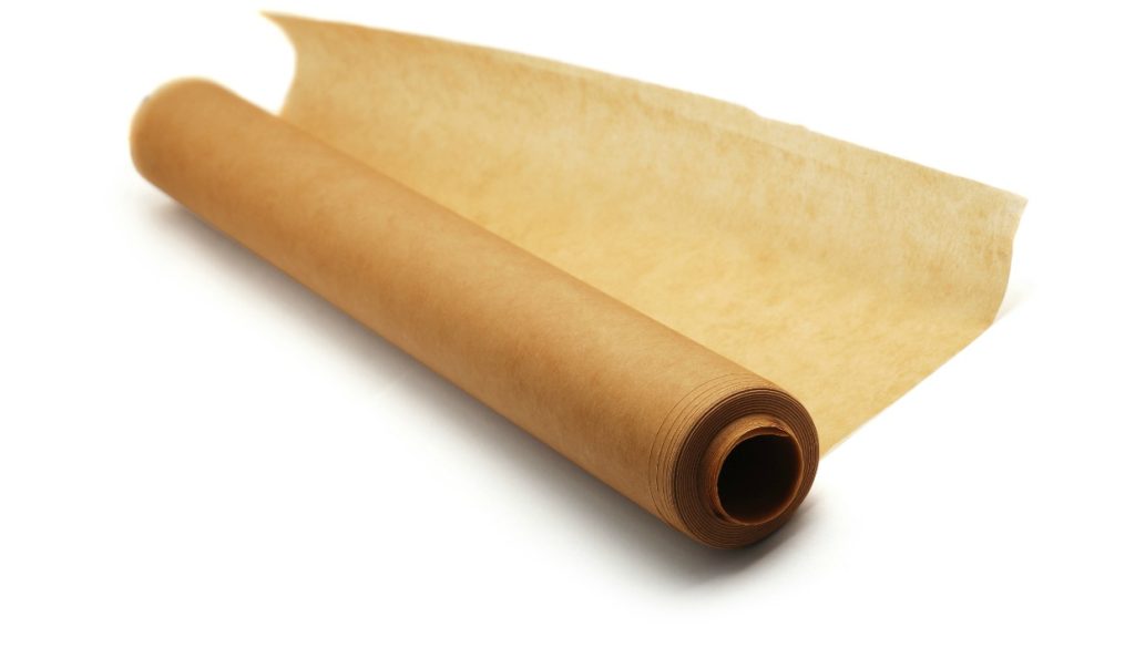 Πήρε λαδόκολλα και την άπλωσε στο νεροχύτη – Όταν δείτε το αποτέλεσμα θα το κάνετε αμέσως (βίντεο)