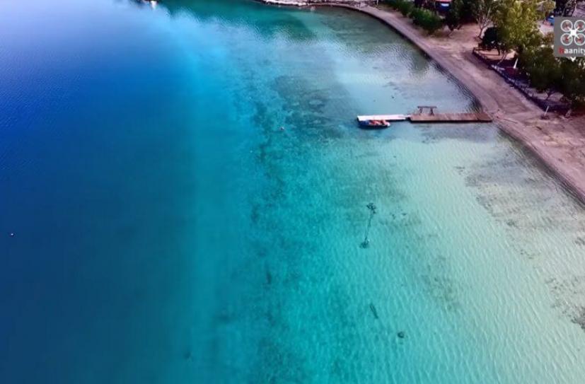 Η «κρυμμένη» λίμνη της Βουλιαγμένης – Γιατί δεν την έχει δει κανείς (βίντεο)