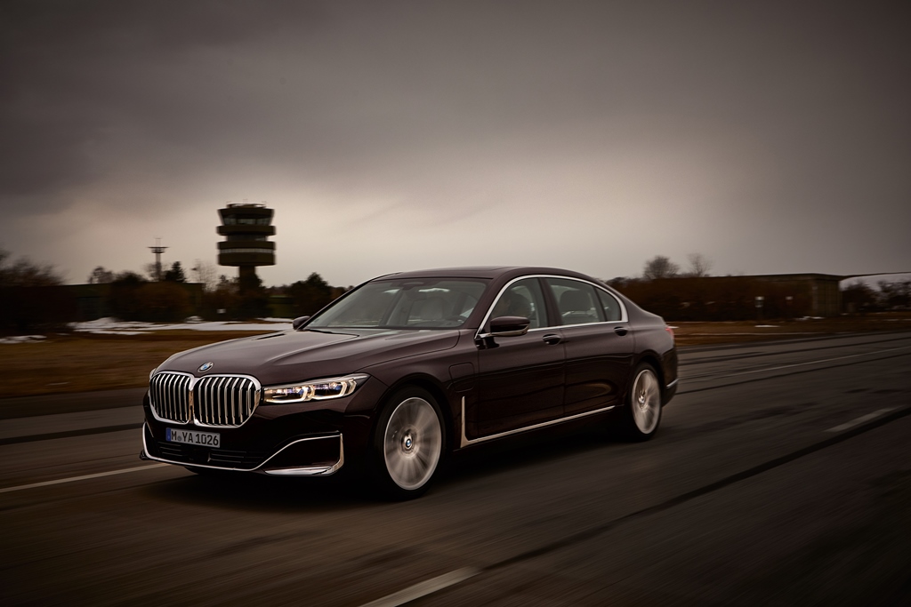 Προηγμένη ηλεκτροκίνηση στην πολυτελή κατηγορία: Τα plug-in υβριδικά μοντέλα της νέας BMW Σειράς 7