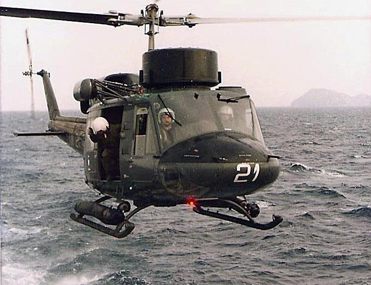 Οι φωτογραφίες-ντοκουμέντο που δείχνουν ότι το ελικόπτερο ΑΒ-212 ASW ΠΝ21 δέχθηκε πυρά στα Ιμια