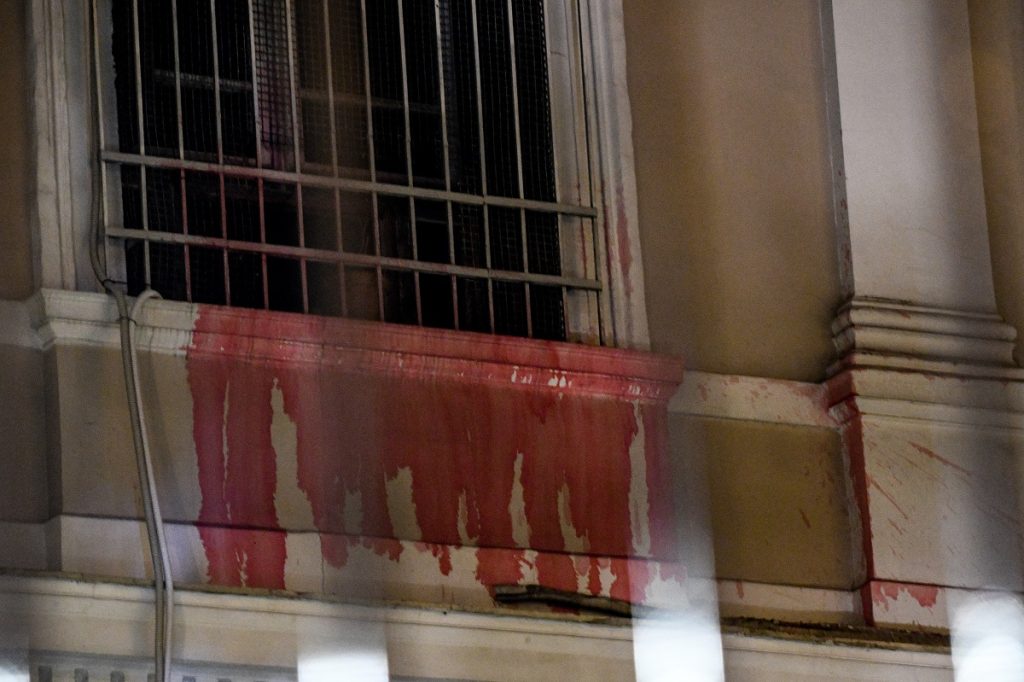 Η επίθεση του Ρουβίκωνα στην ιταλική πρεσβεία (φωτο-βίντεο)