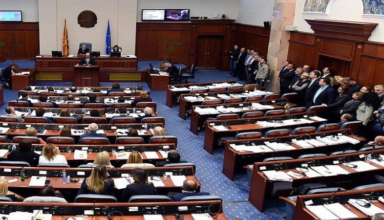 Αλβανική «βόμβα» – Στη Βουλή της «Βόρειας Μακεδονίας» θα μιλούν αλβανικά