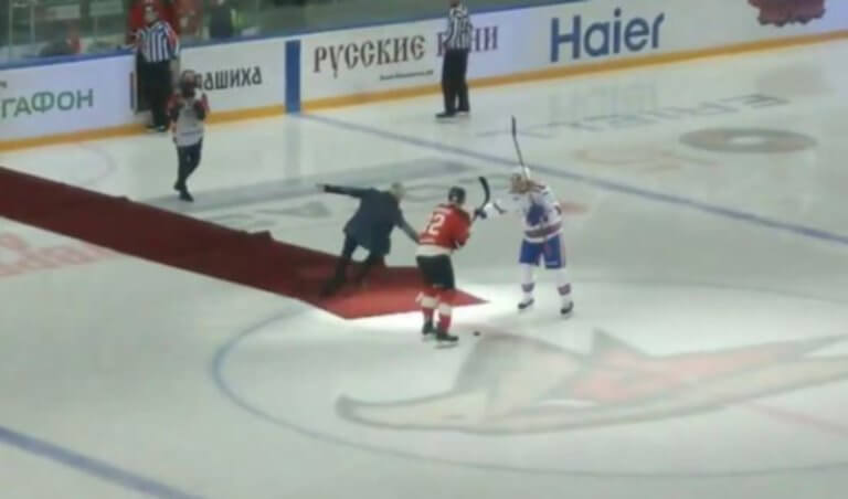 Επική τούμπα του Μουρίνιο σε αγώνα χόκει (βίντεο)