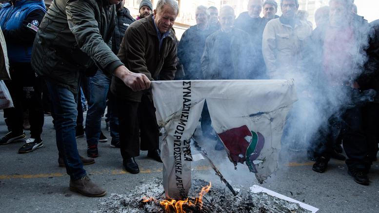 Παντού ανεπιθύμητοι οι βουλευτές του ΣΥΡΙΖΑ: Εξοργισμένο πλήθος διώχνει τους Μάρδα & Μπγιάλα