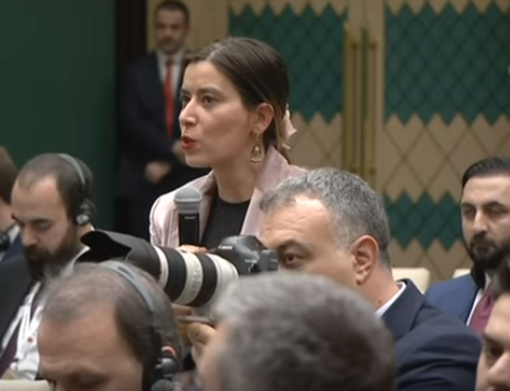 Η Τουρκάλα δημοσιογράφος «πάγωσε» τον Α.Τσίπρα όταν τον ρώτησε για τους «8»